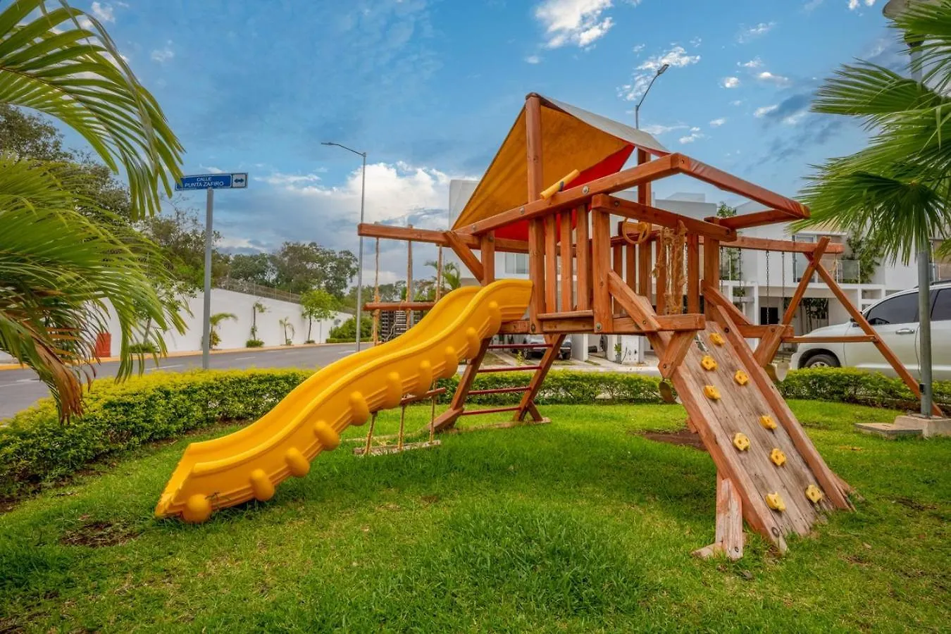 Holiday home 3Br House W/ Pool, Security & Excellent Location! Villa Cancun